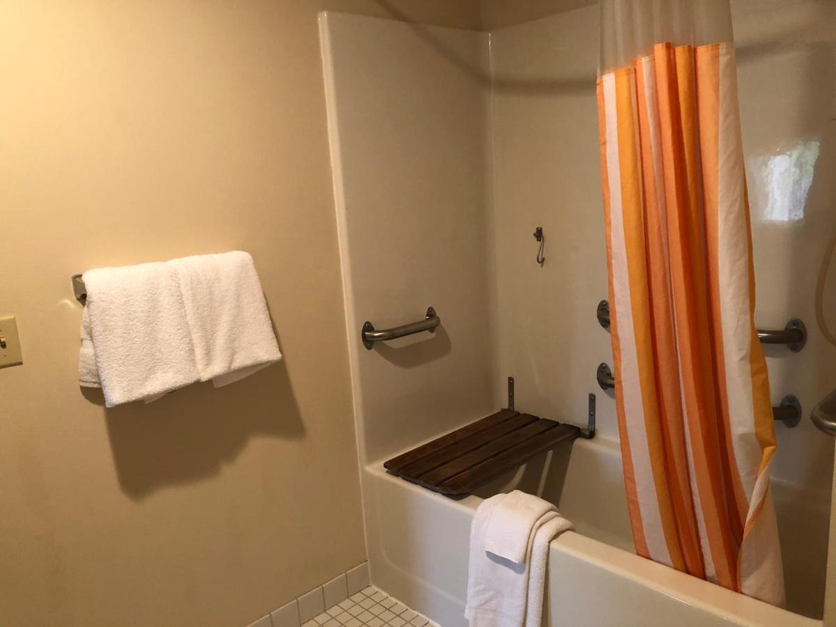 La Quinta By Wyndham Plattsburgh Ξενοδοχείο Εξωτερικό φωτογραφία